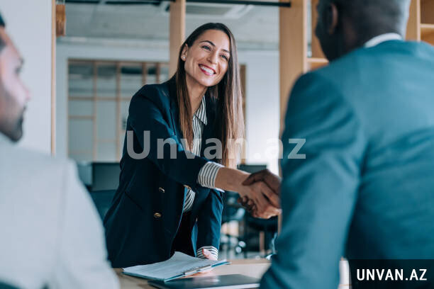 Menecer tələb edilir Menecer tələb edilir