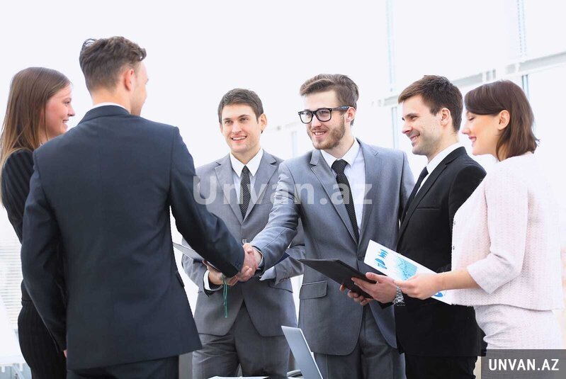 Biznes idarəçi Biznes idarəçi