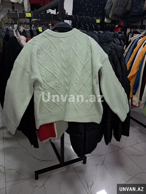 Sviterlər satılır Sviterlər satılır