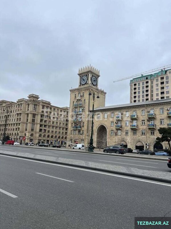 Rəssamliq Akademiyasinin yanında Rəssamliq Akademiyasinin yanında