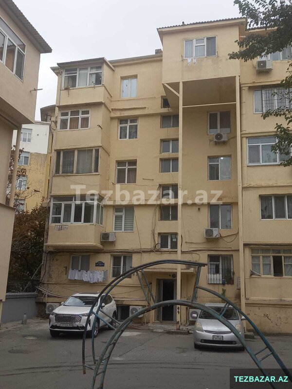 Dövlət Statistika Komitəsinin arxasında Dövlət Statistika Komitəsinin arxasında