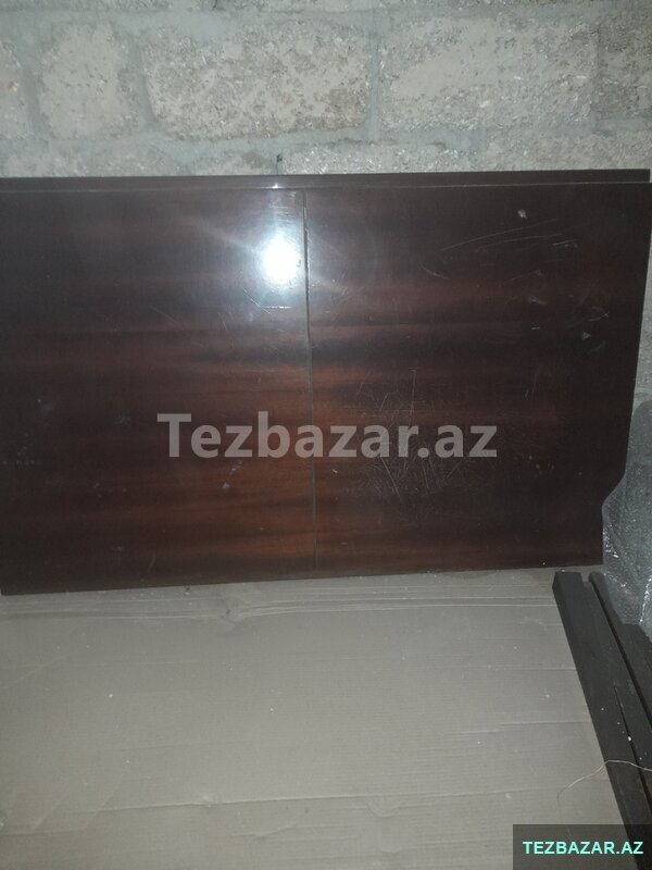Təmiz taxta masa Təmiz taxta masa