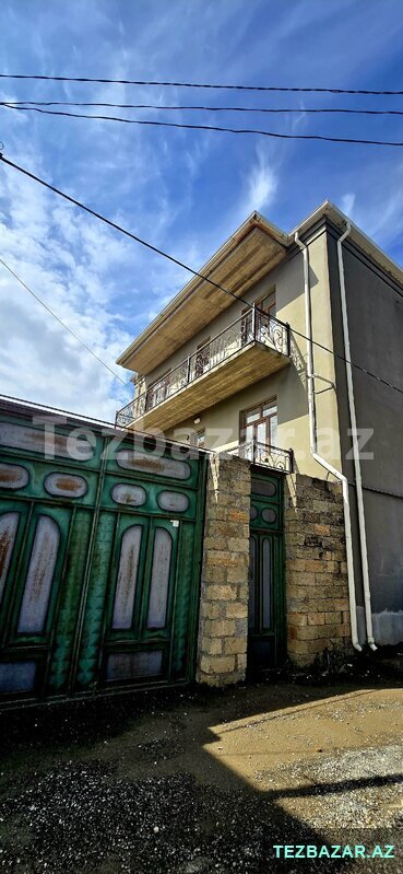 Mehdiabadda 3 mərtəbəli həyət evi satılır Mehdiabadda 3 mərtəbəli həyət evi satılır