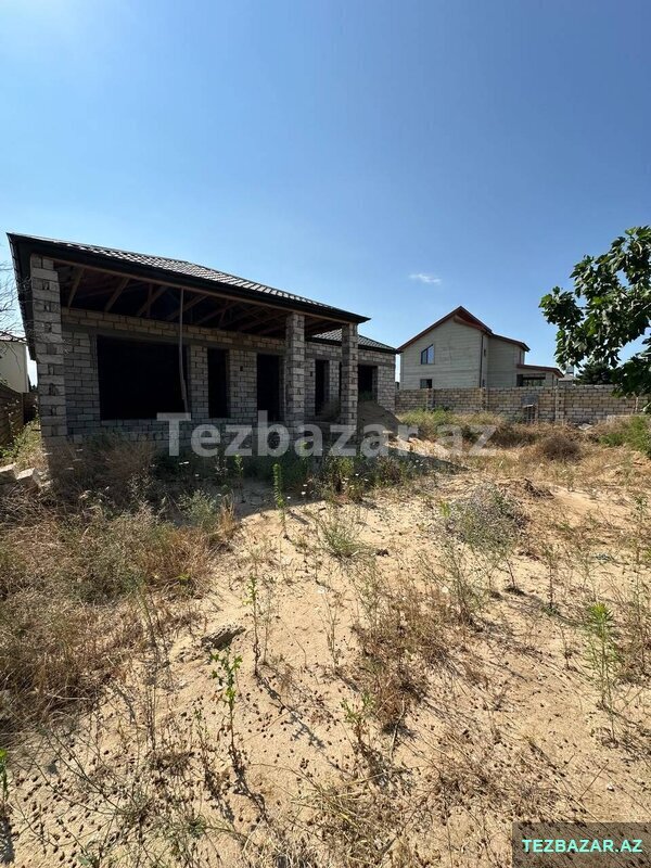 Albalılıq 1 də yarımtikili ev satılır Albalılıq 1 də yarımtikili ev satılır