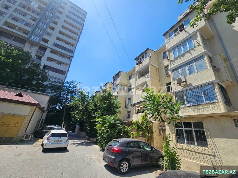 İnşaatçılar metrosu 3 otaq satılır İnşaatçılar metrosu 3 otaq satılır