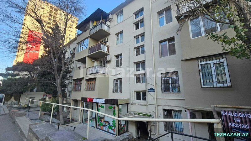 İnşaatçılar metrosu 2 otaq satılır İnşaatçılar metrosu 2 otaq satılır
