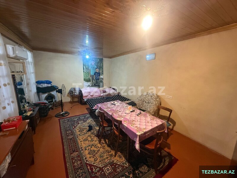 mastagada bir heyetde iki ev satilir mastagada bir heyetde iki ev satilir