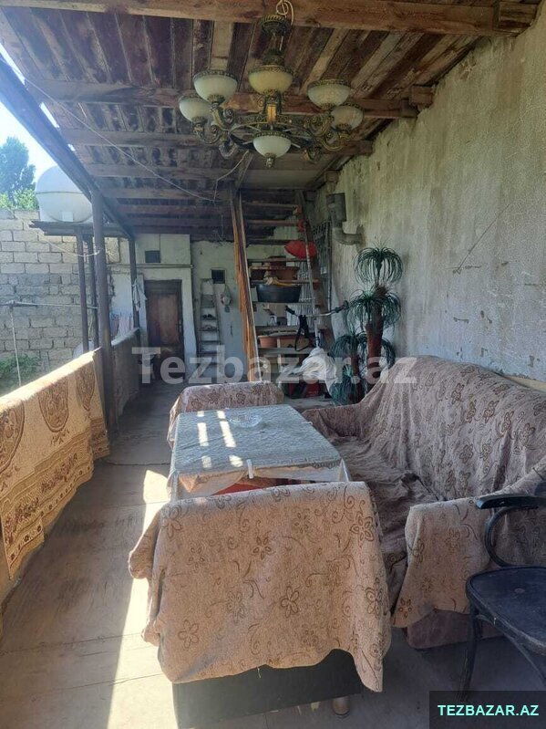 Bakıxanovda 10 sotda h/evi satılır Bakıxanovda 10 sotda h/evi satılır
