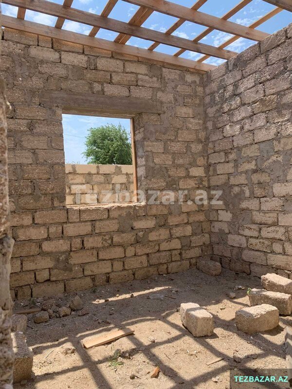 tavayliqda 2 sotda 2 otaqli ev satilir tavayliqda 2 sotda 2 otaqli ev satilir