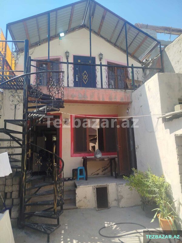Maştağada mərkəzdə həyət evi satılır Maştağada mərkəzdə həyət evi satılır