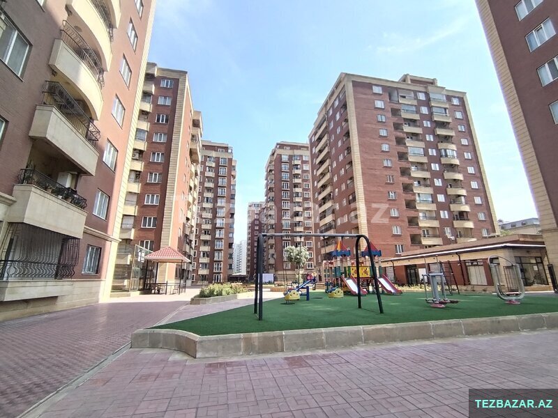 Zabitlər parkının tam üzbəüzündə Zabitlər parkının tam üzbəüzündə