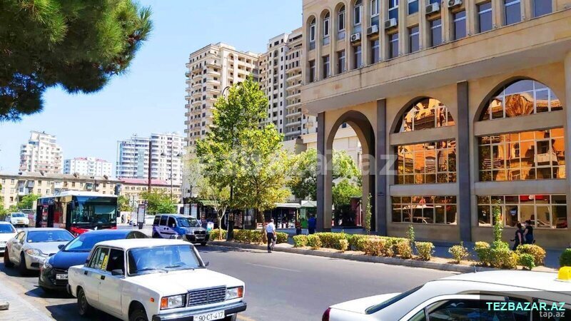 Elmlər Akademiyası metrosunun düz çıxışında ofis Elmlər Akademiyası metrosunun düz çıxışında ofis