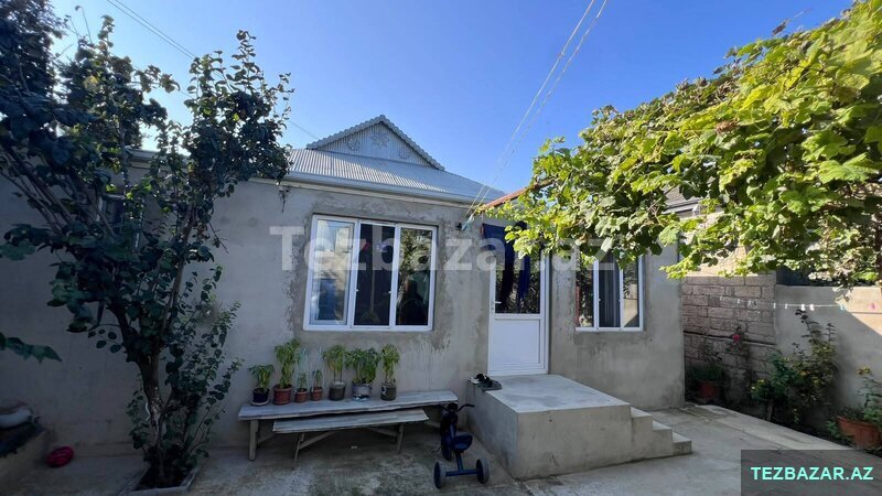 Albalılıqda həyət evi satılır Albalılıqda həyət evi satılır