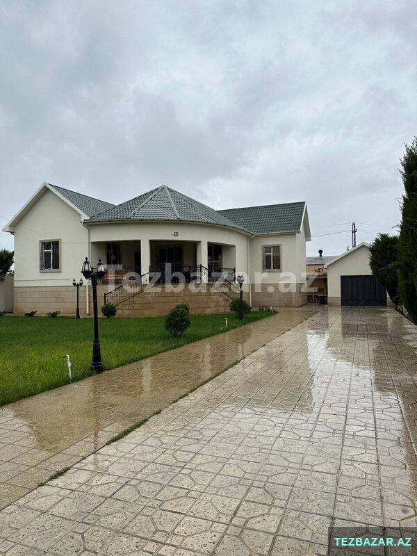 Albalılıqda həyət evi satılır Albalılıqda həyət evi satılır
