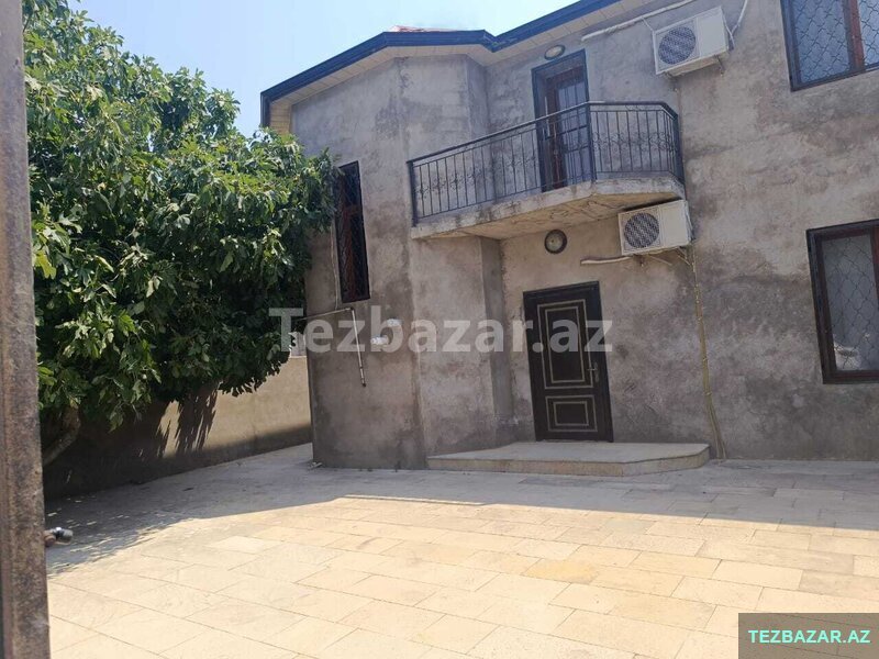 Albalılıqda həyət evi satılır Albalılıqda həyət evi satılır